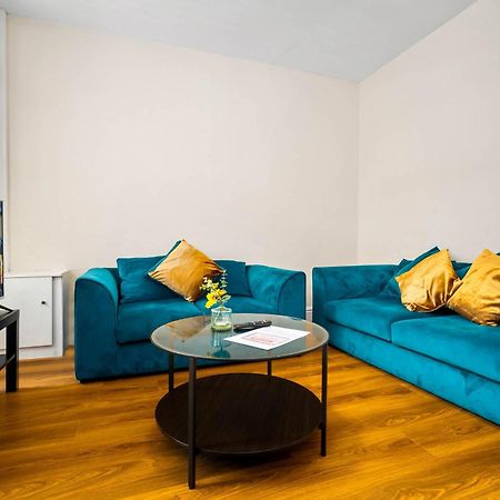 3 Bed House For Contractors & Families And Free Parking Villa Birmingham Exteriör bild