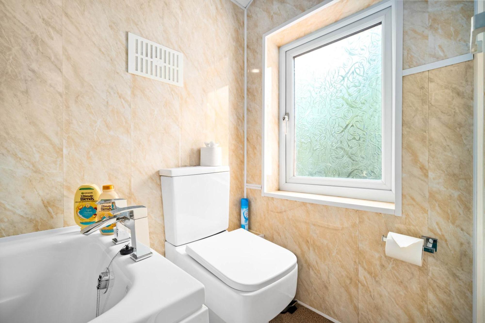3 Bed House For Contractors & Families And Free Parking Villa Birmingham Exteriör bild