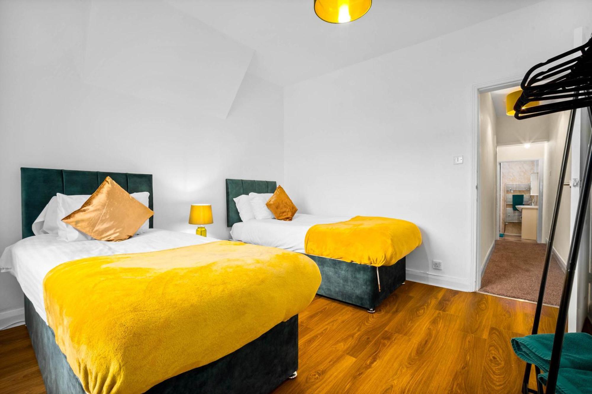 3 Bed House For Contractors & Families And Free Parking Villa Birmingham Exteriör bild