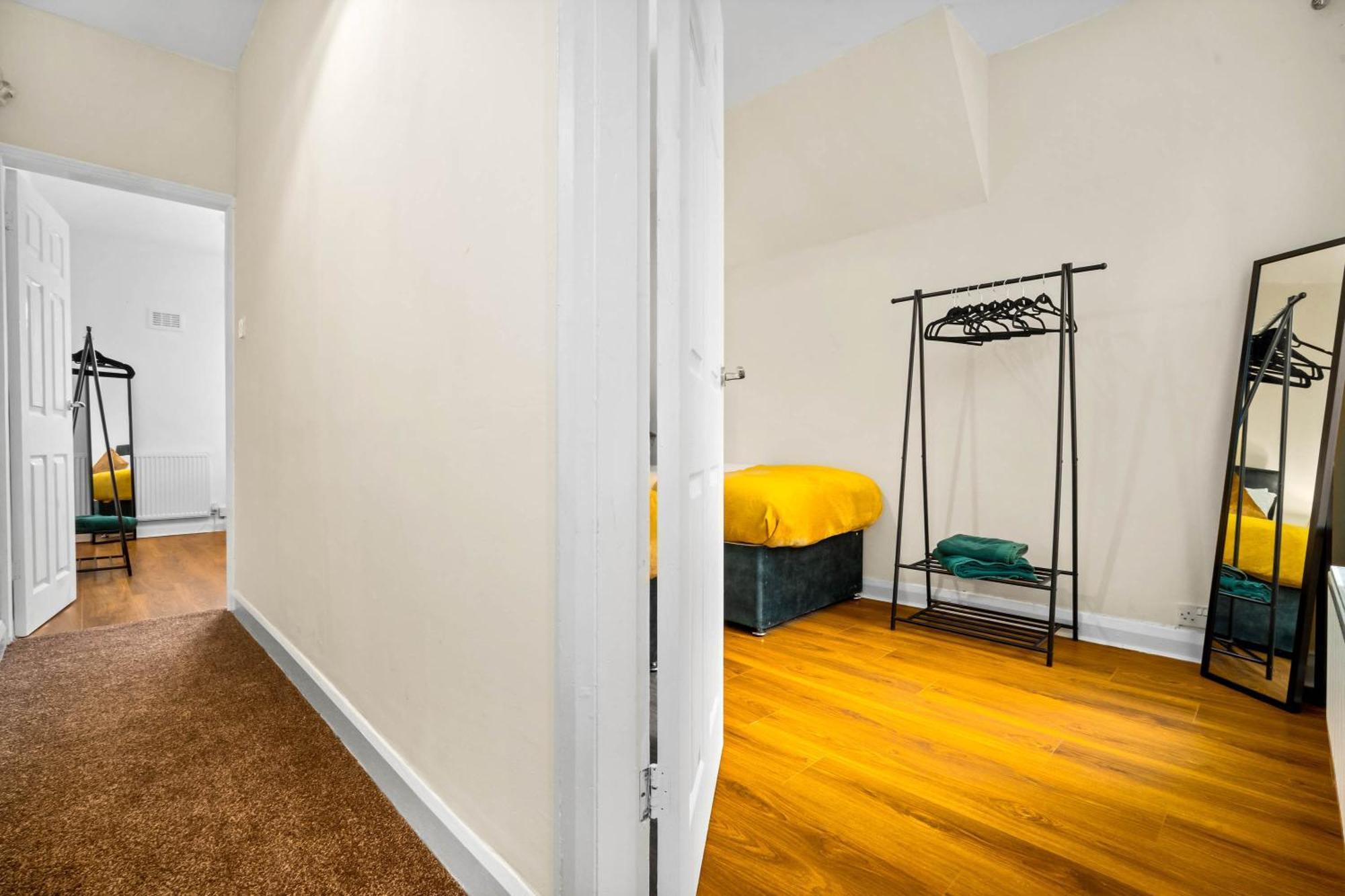 3 Bed House For Contractors & Families And Free Parking Villa Birmingham Exteriör bild