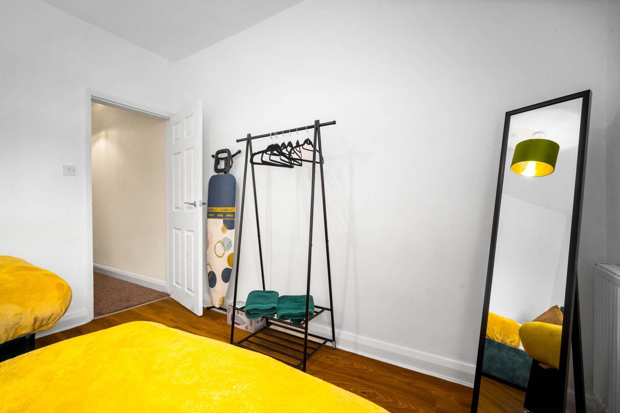 3 Bed House For Contractors & Families And Free Parking Villa Birmingham Exteriör bild