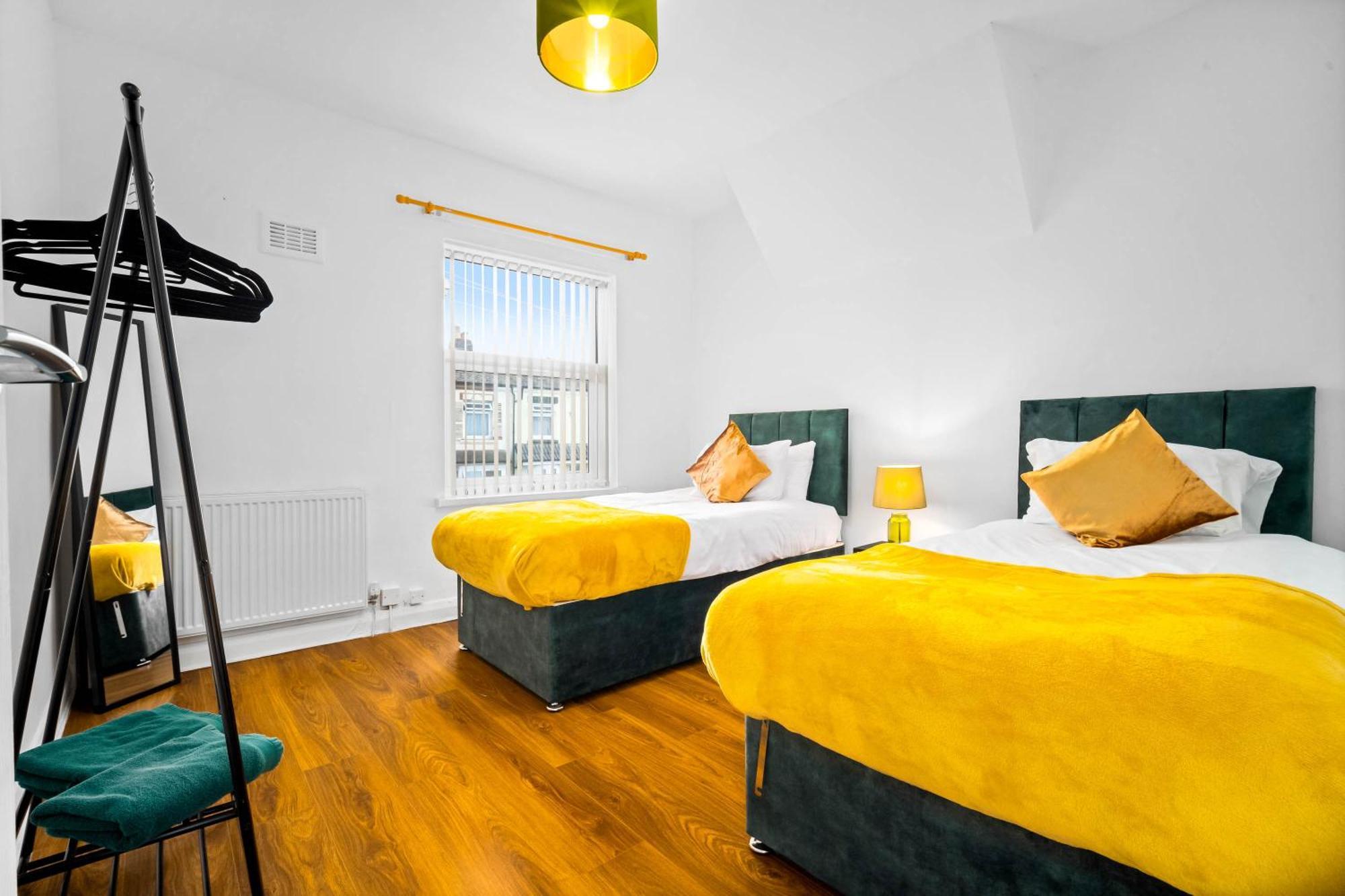 3 Bed House For Contractors & Families And Free Parking Villa Birmingham Exteriör bild