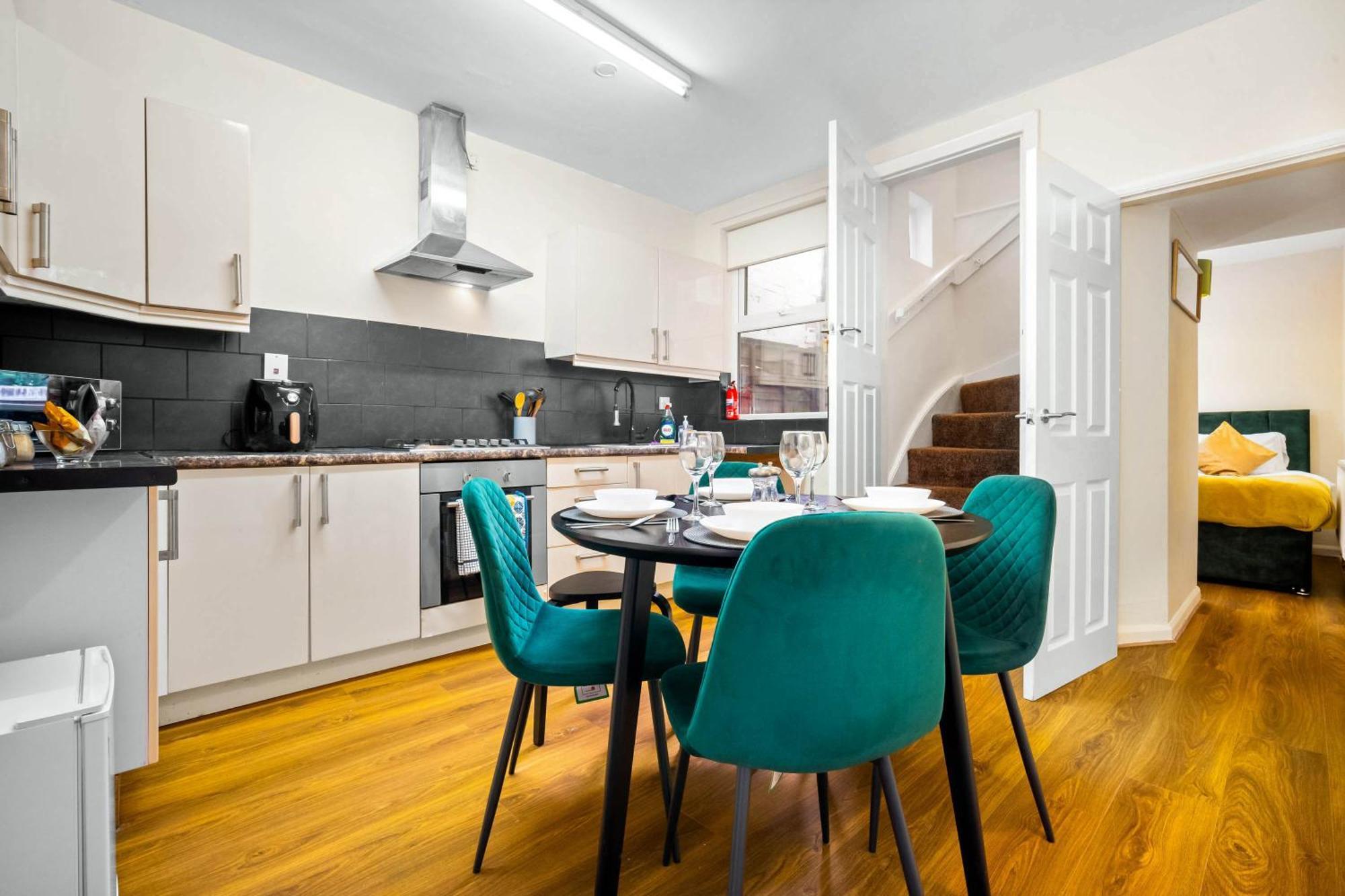 3 Bed House For Contractors & Families And Free Parking Villa Birmingham Exteriör bild